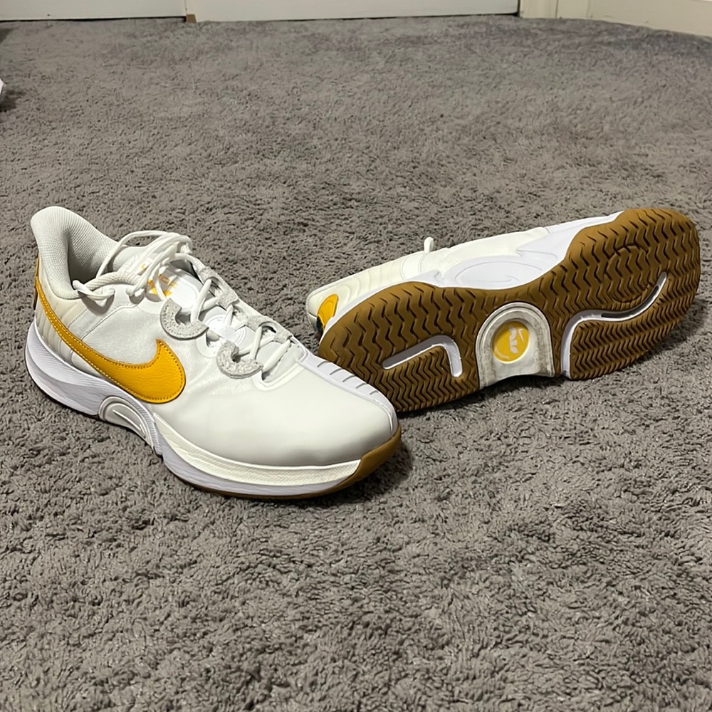 Mens size 12 Nike air zoom GP tennis shoes.